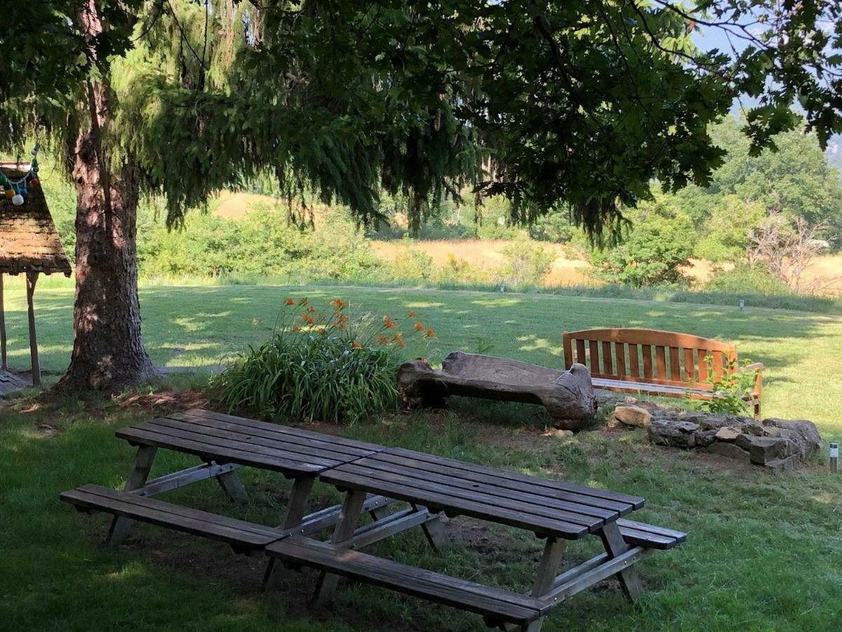 Bed and Breakfast Weekend En Provence Comps  Экстерьер фото